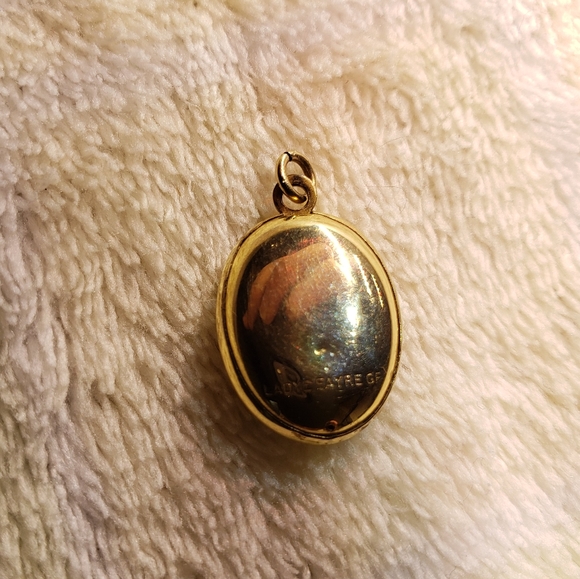 10K Gold Filled Signed, Hand-etched 1940's Puffy Pendant - Picture 3 of 6